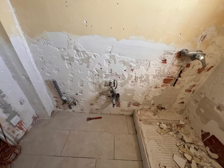 Démolition faïence salle de bain