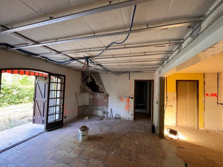 Rénovation interieure démolition plafond séjour